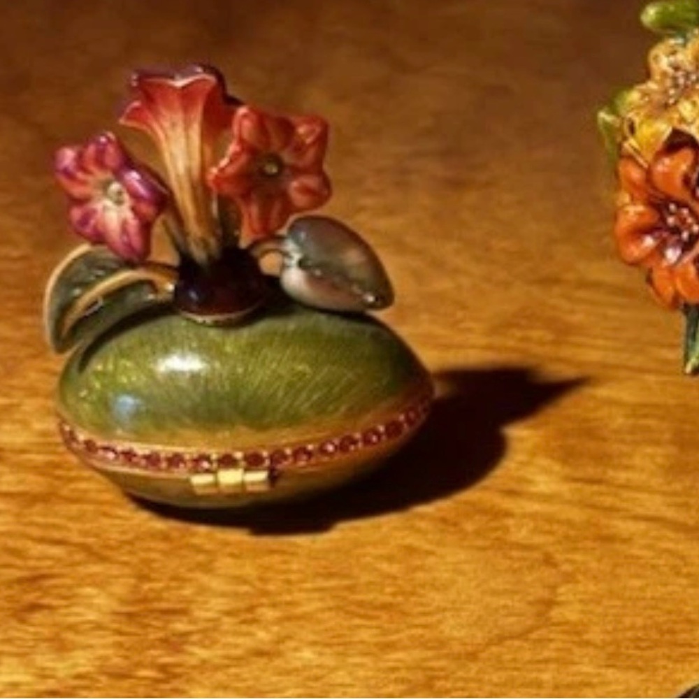 7 Jay Strongwater Perfumed Compacts from Estee Lauder - only used for display! - Picture 2 of 5